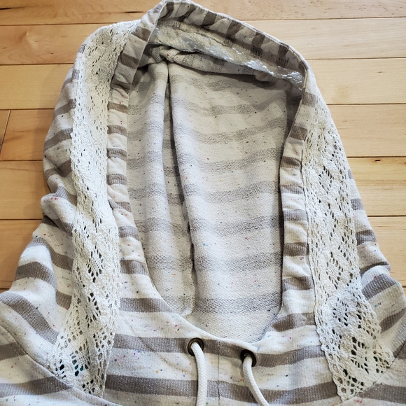 Kismet Striped Pullover Birthday Cake patterned Hoodie size medium - Picture 4 of 11